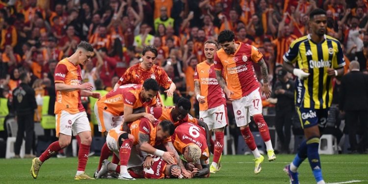 غلطة سراي يكتسح فنربخشة بثلاثية نظيفة