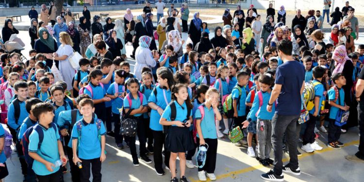 مسدس في يد طفل.. حادثة تهز مدرسة إعدادية في أنقرة وتستنفر السلطات