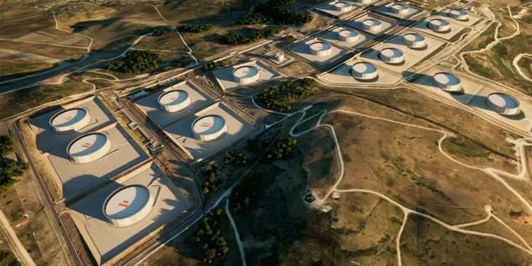 “جيهان” تتحول لقاعدة طاقة عالمية.. 40 خزانًا جديدًا للنفط الخام