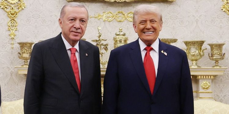 أردوغان يجري اتصالاً هاتفياً مع ترامب للاطمئنان على سلامته