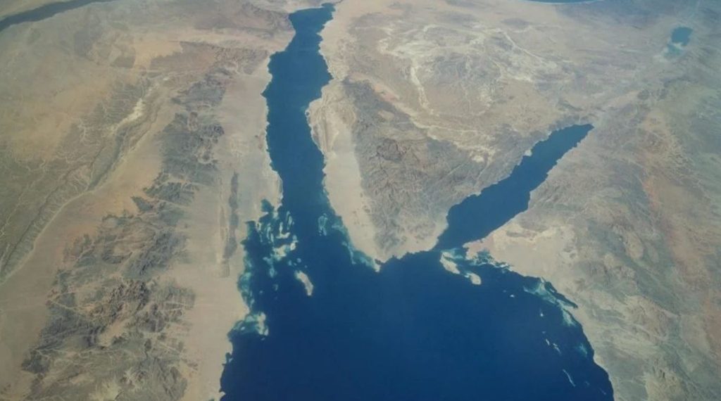 ما هي خطة مصر والسعودية لتجاوز مضيق هرمز؟