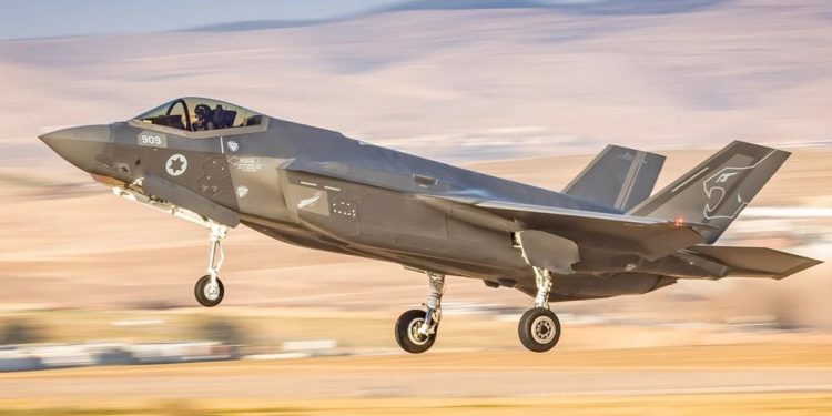 معاريف: إسرائيل تستعد لشن هجمات على بنية الطاقة في إيران