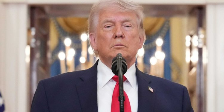 ترامب: أرسلنا أسلحة للمتظاهرين في إيران