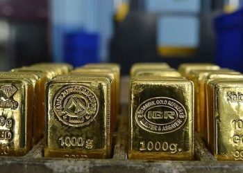 بنك استثماري عملاق يخفض توقعاته لأسعار الذهب 2026