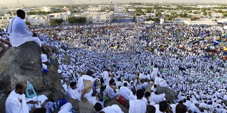 حجاج بيت الله الحرام يؤدون الركن الأعظم (الوقوف بعرفات)
