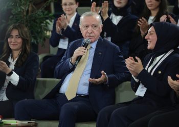 أردوغان: لن نترك شبابنا فريسة لوسائل التواصل الاجتماعي