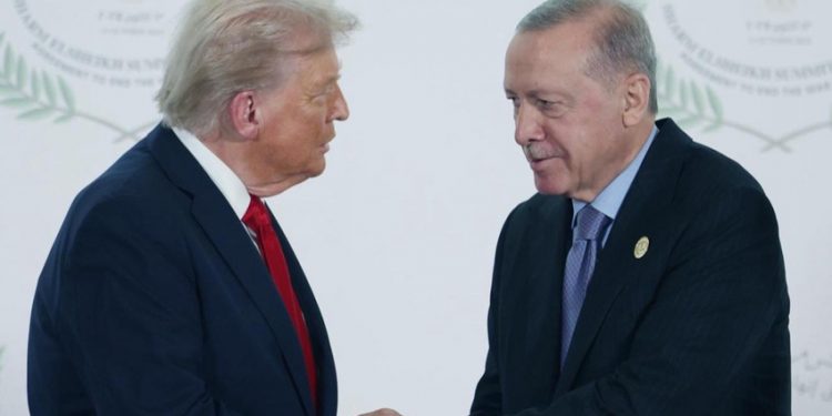 أردوغان وترامب يبحثان ملفات المنطقة