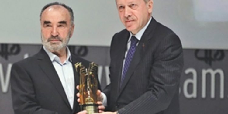شيخ تركي يشبه أردوغان بالنبي سليمان!
