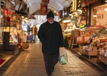 تحذيرات من تباطؤ حاد يهدد الاقتصاد التركي