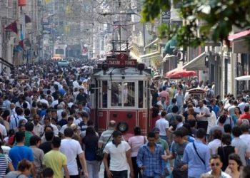 أكثر من 403 آلاف شخص يهاجرون من تركيا إلى الخارج