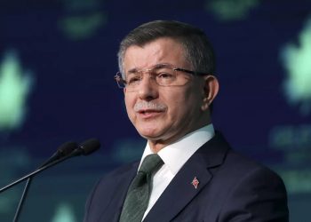 داود أوغلو يهاجم أردوغان: الشعب يتحمل نتائج قراراتكم المتخبطة