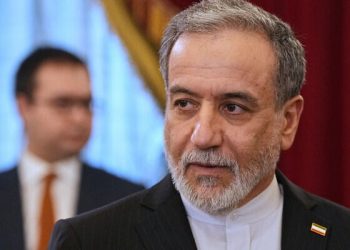 وزير الخارجية الإيراني يتحدث مع نظيريه التركي والبريطاني عقب الهجوم على إسرائيل