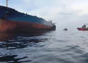 مصابون من بينهم أتراك ومصريون بغارة على سفينة في البحر الأسود