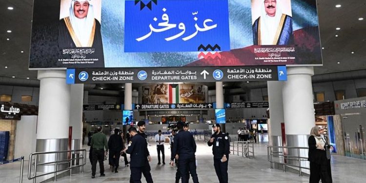 هجوم بطائرة مسيرة إيرانية يغلق مطار الكويت
