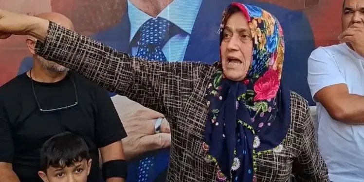 تركيا.. سكان عثمانية يحاصرون مقر “العدالة والتنمية”