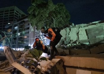زلزال فنزويلا.. قتلى وجرحى وإعلان للطوارئ عقب هزتين أرضيتين مدمرتين