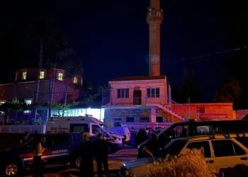 تركيا.. مقتل شخصين طعنًا في مسجد