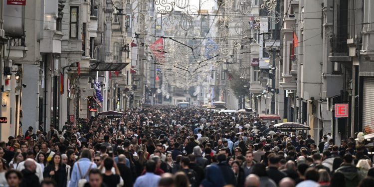 تركيا تتفوق على117 دولة في معدل الشباب
