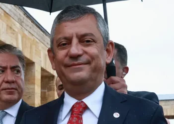 أوزغور أوزيل: أكثر من 200 بلدية تستعد للانضمام إلى ‘الحزب الجديد'”