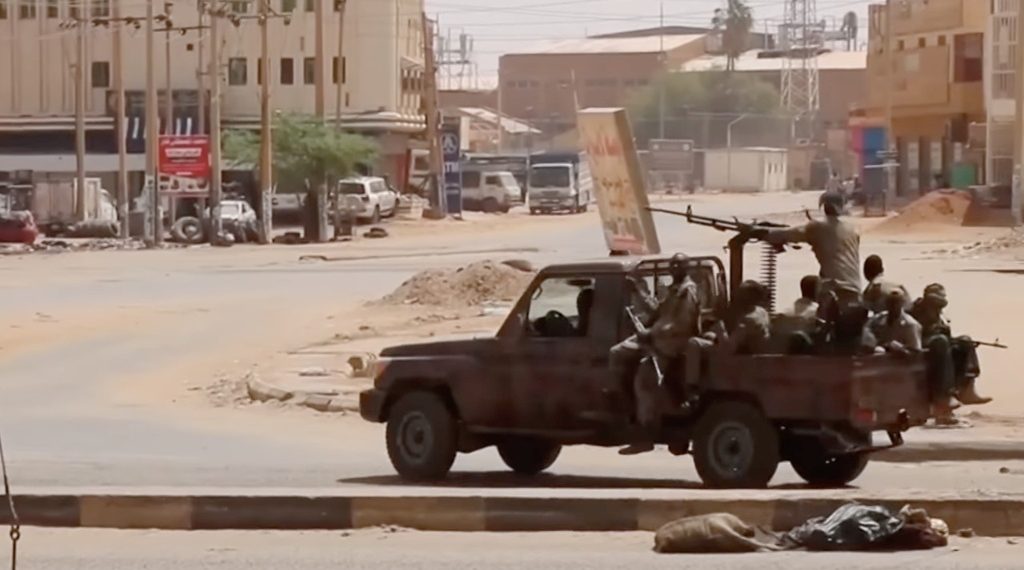 كيف تدعم الإمارات الدعم السريع في السودان عبر الشرق الليبي؟