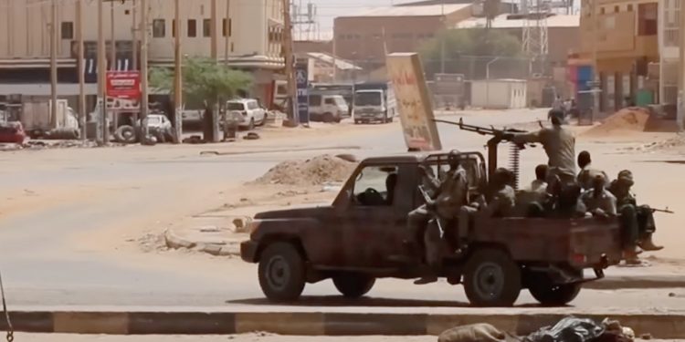 كيف تدعم الإمارات الدعم السريع في السودان عبر الشرق الليبي؟