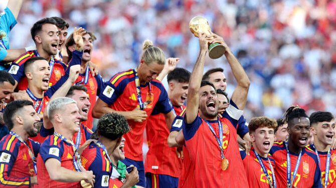 إسبانيا تفوز بكأس العالم بعد تغلبها على الأرجنتين 1-0