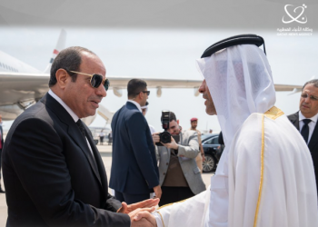 الرئيس المصري يصل قطر لتقديم التعازي بوفاة الأمير السابق الشيخ حمد
