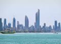 إيران تستهدف مواقع في البحرين والكويت بعد موجة من الضربات الأمريكية