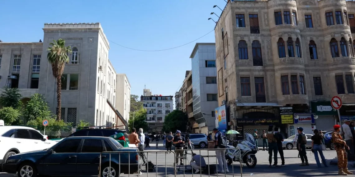 انفجارات غامضة تهز دمشق وسط زيارة ماكرون