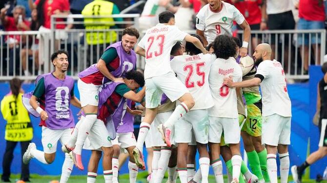 المغرب يتغلب على كندا ليبلغ ربع نهائي كأس العالم