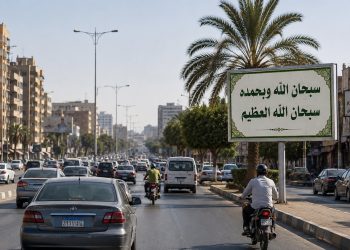 حين تضيء لافتة الذكر زحام الطريق.. «سبحان الله وبحمده» بردًا وسلامًا على القلوب