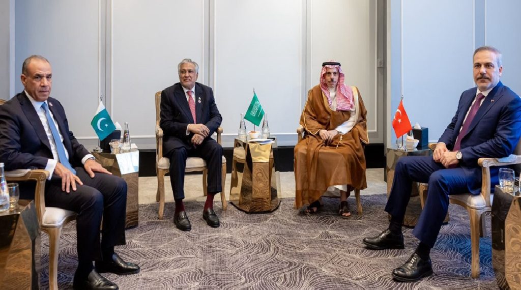 تركيا والسعودية ومصر وباكستان تبعث برسائل بشأن مضيق هرمز