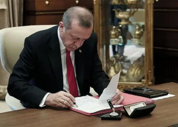 أردوغان يجري تغييرات واسعة في القيادات العسكرية