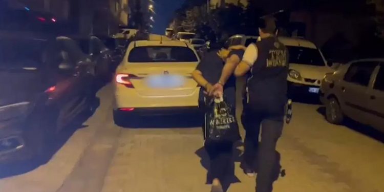 تركيا.. حملة أمنية ضد “مموّلي داعش” في 4 ولايات