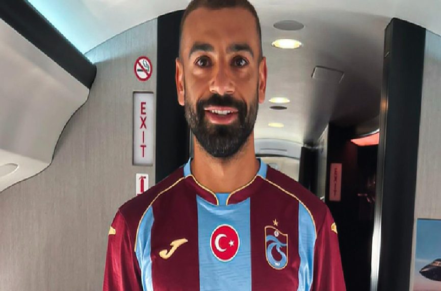 محمد صلاح يرتدي قميص طرابزون سبور ويوجه رسالة بالتركية