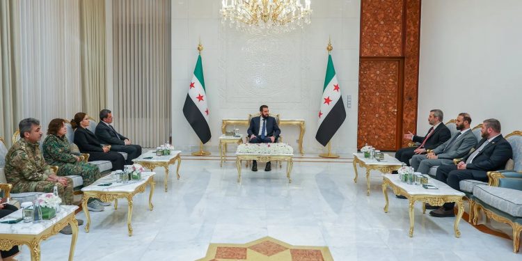 كوتة بالداخلية والجيش.. مطالب قسد التي قبلها الشرع خلال لقاء عبدي