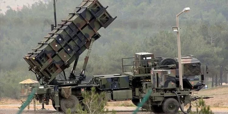 اليونان تعزز دفاعاتها الجوية وتنشر منظومة “باتريوت” في جزيرة كريت