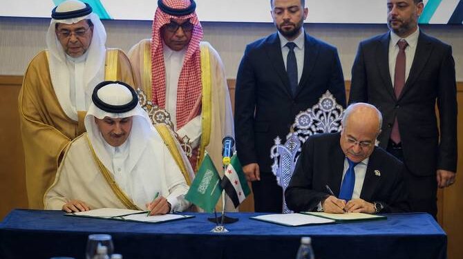 السعودية وسوريا توقعان مذكرات تفاهم بشأن الطرق والسكك الحديدية