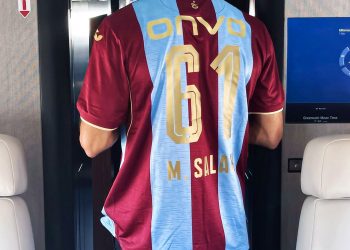 طائرة محمد صلاح تصل إسطنبول تمهيدًا لإتمام انتقاله إلى طرابزون سبور