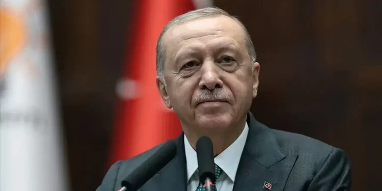 قيادي بالعدالة والتنمية يحسم جدل ترشح أردوغان: “تقديم الانتخابات ولو لأسبوع يمنحه الحق بالترشح”