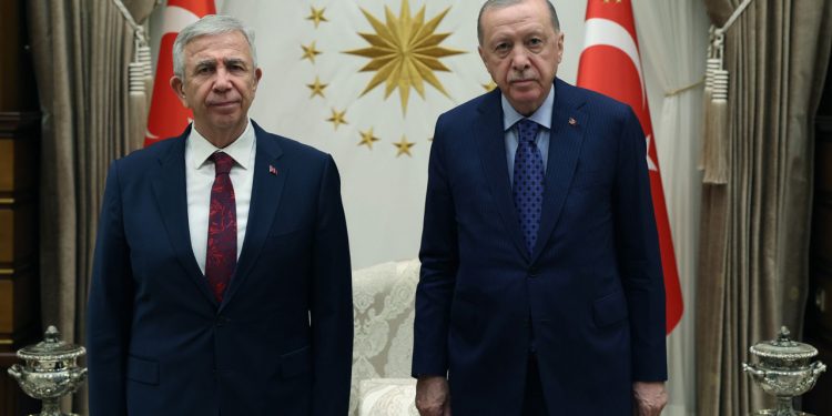عمدة أنقرة يكشف تفاصيل محادثاته مع أردوغان