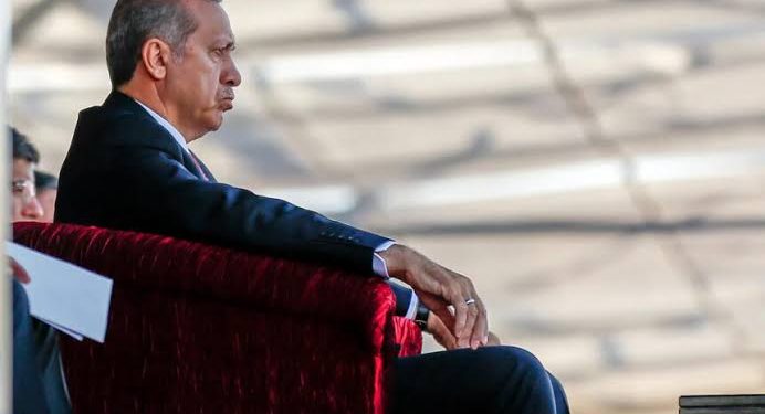 صحفي تركي: أزمة الصناديق قد تطيح بأردوغان من سلطته