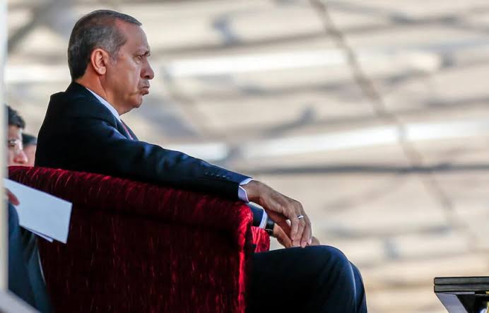 صحفي تركي: أزمة الصناديق قد تطيح بأردوغان من سلطته