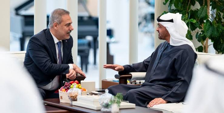 الرئيس الإماراتي يلتقي هاكان فيدان في أبوظبي 
