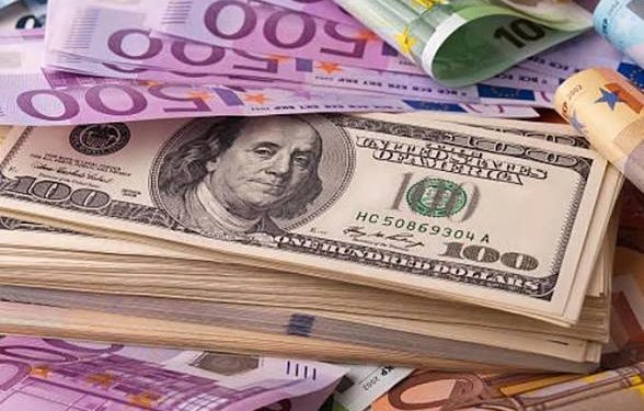 “فيتش”: الدولار يصل إلى 60 ليرة تركية بحلول نهاية 2027