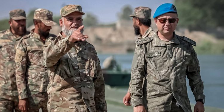 بعد القصف الإسرائيلي لقاعدة أبو الظهور… قوات تركية تدخل دير الزور