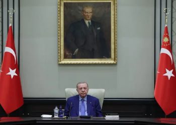 أزمة الصناديق الاستثمارية… أردوغان يتوعد والمعارضة تطالبه بالاستقالة