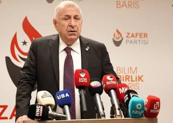 زعيم حزب تركيي: “لماذا يحب وزير خارجيتنا إسرائيل لهذا الحد؟”