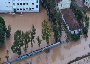تركيا.. السيول تداهم مدينة سَكاريا والسلطات تعطّل الدراسة