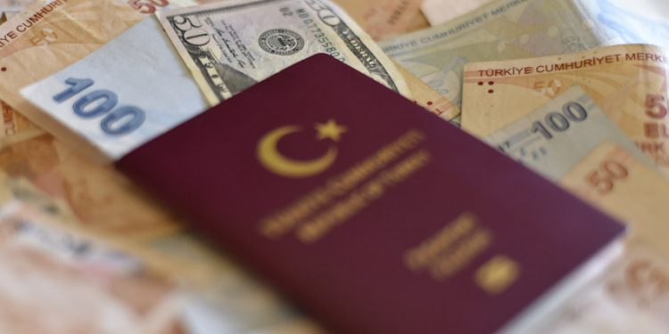 تركيا تسحب جنسية أكثر من 1000 شخص وتضرب شبكات “الجنسية العقارية”